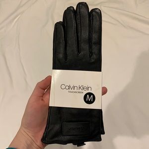 Never worn Calvin Klein leather gloves